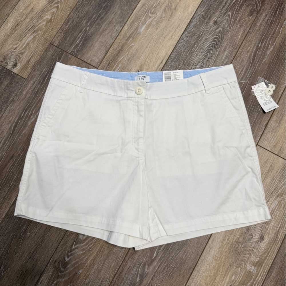 #14)  NWT crown & ivy Women's White Shorts 97% Cotton 3% Spandex